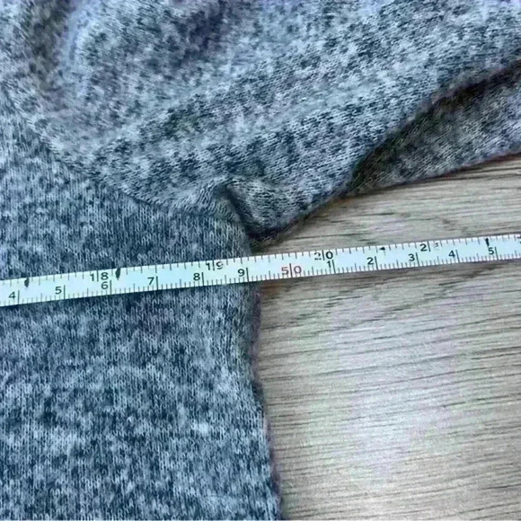 Hannah Grey Crewneck Pullover Sweater Size M - Picture 8 of 10